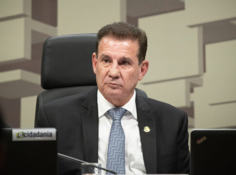 votacao-nao-pode-ser-escudo-para-ofensa,-diz-senador-xingado-por-gayer