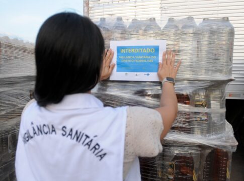 df:-vigilancia-sanitaria-apreende-8-mil-litros-de-bebidas-irregulares