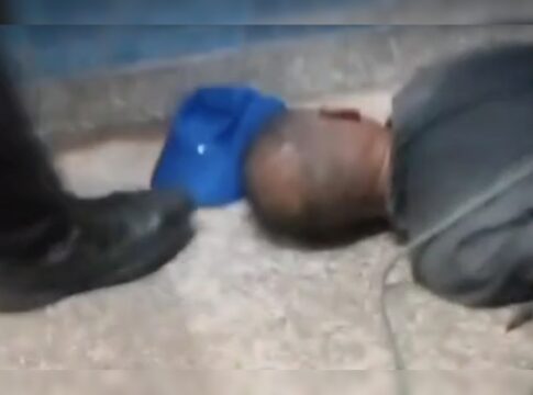 video:-ladrao-de-celulares-e-contido-por-populares-em-terminal-do-brt