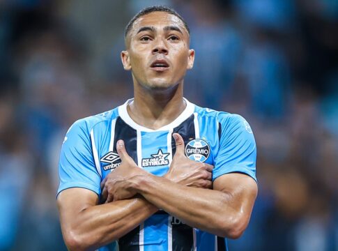 video:-carlos-vinicius-da-vitoria-ao-gremio-sobre-o-sao-paulo