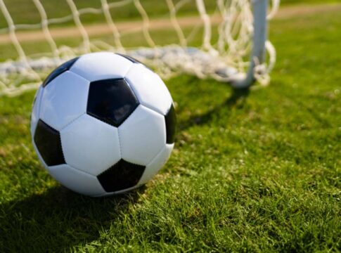 adolescente-esfaqueia-tecnico-de-escolinha-de-futebol-e-alega-assedio