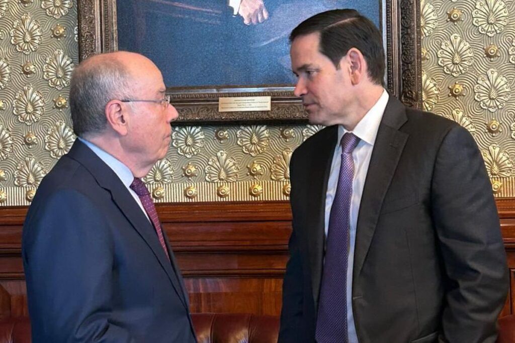 bolsonaro-e-dudu-tarifaco-sao-cartas-fora-do-baralho-de-trump