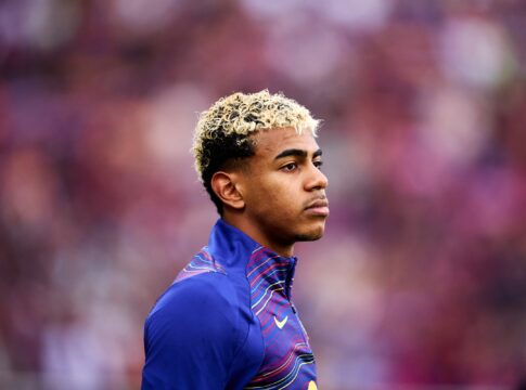 lamine-yamal-estuda-cobrar-fas-para-dar-autografos;-entenda