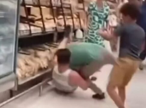 pegador-de-pao-vira-motivo-para-troca-de-socos-em-supermercado;-video
