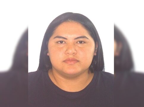 mulher-aluga-carro-de-luxo-para-atrair-homens-e-rouba-los-durante-sexo