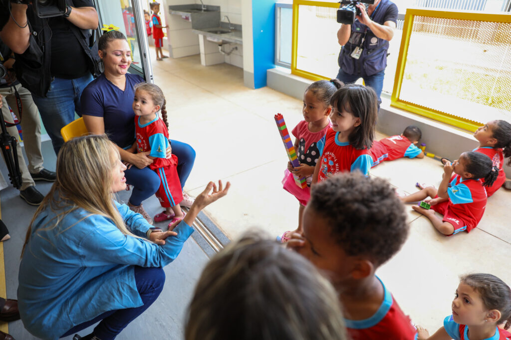 celina-inaugura-creche-para-atender-188-criancas-no-recanto-das-emas