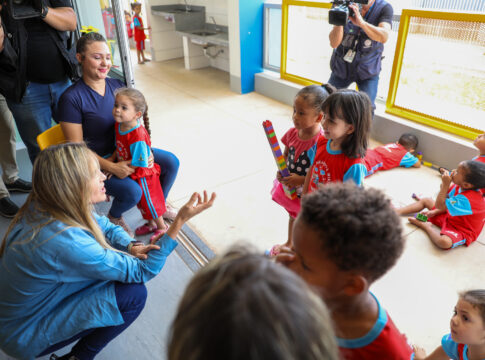 celina-inaugura-creche-para-atender-188-criancas-no-recanto-das-emas