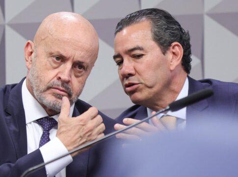 r$-8-milhoes-em-carros,-25-iphones:-as-compras-da-“farra-do-inss”