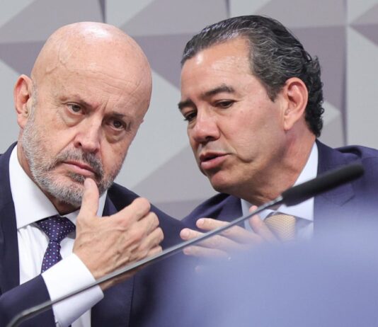 r$-8-milhoes-em-carros,-25-iphones:-as-compras-da-“farra-do-inss”