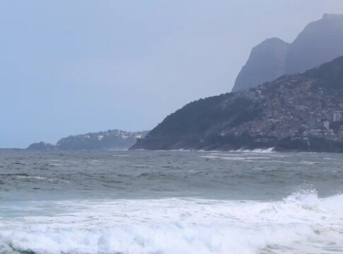 fim-de-semana-no-rio-tera-mar-de-ressaca-e-frente-fria