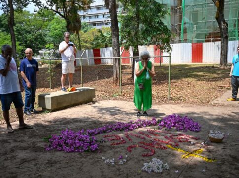 “isaac-vive”:-consternados,-amigos-homenageiam-estudante-assassinado
