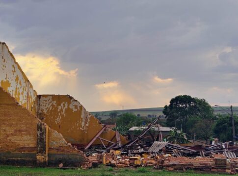 tempestade-causa-destelhamento-e-queda-de-arvores-no-interior-de-sp