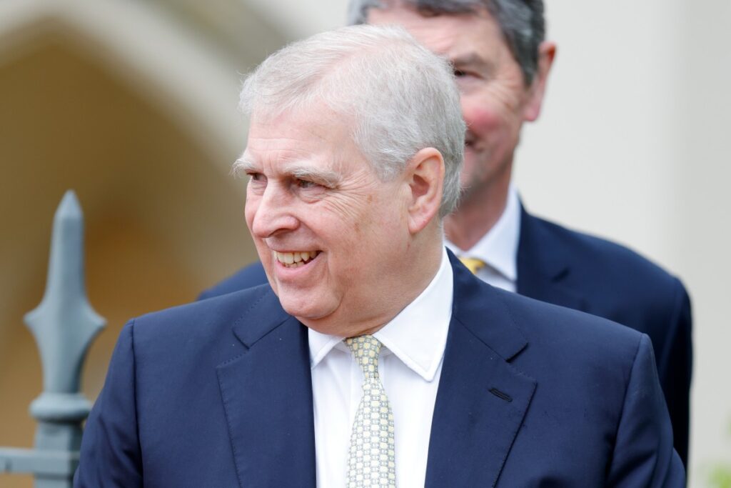 rei-da-inglaterra-forca-o-principe-andre-a-renunciar-(por-rafa-de-miguel)