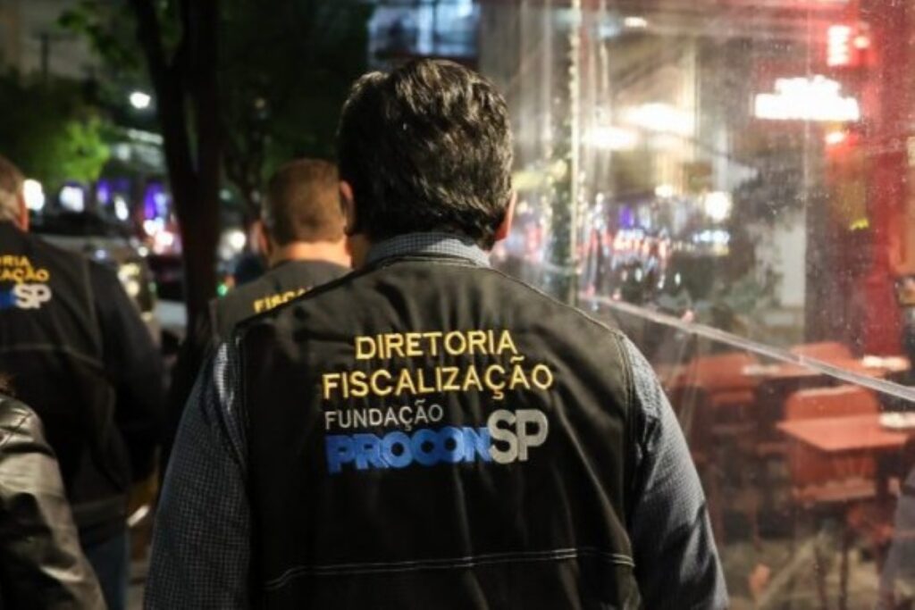 Procon encontra garrafas com suspeita de adulteração em São Paulo procon-encontra-garrafas-com-suspeita-de-adulteracao-em-sao-paulo