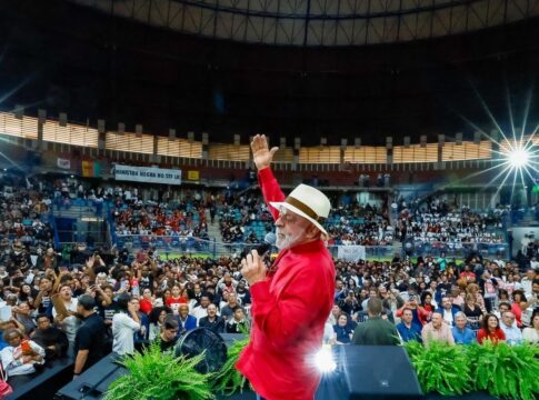 lula-defende-universalizar-pe-de-meia-e-avisa:-“faria-lima-vai-brigar”