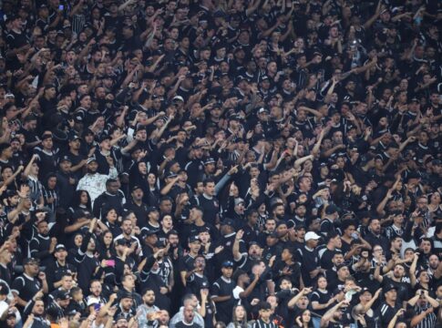 video:-torcida-do-corinthians-comemora-titulo-da-libertadores-feminina