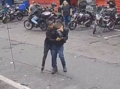 video:-homem-e-baleado-na-cabeca-durante-assalto-na-25-de-marco