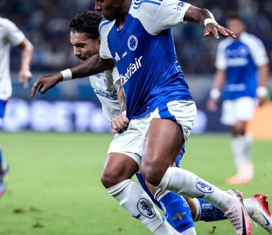 cruzeiro-vence-e-permanece-na-cola-dos-lideres-do-brasileiro