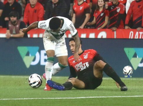 coritiba-e-athletico-pr-fazem-classico-decisivo-em-briga-pelo-acesso