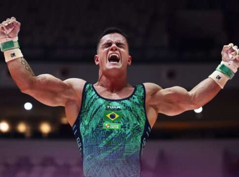 mundial-de-ginastica:-caio-souza-e-diogo-soares-se-aproximam-da-final