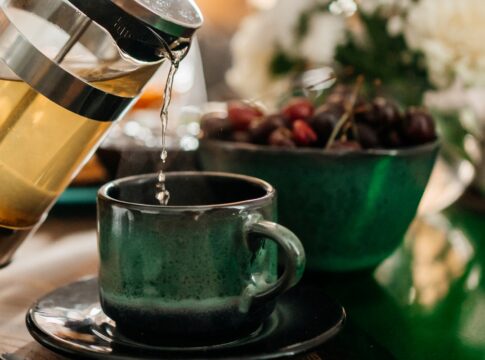 sono-detox:-veja-cha-que-ajuda-a-relaxar-e-ainda-desinflama-o-figado