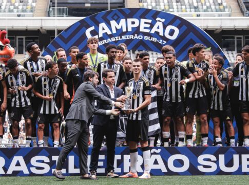 cbf-reconhece-erro-e-pede-desculpas-ao-galo-por-confete-azul-em-final