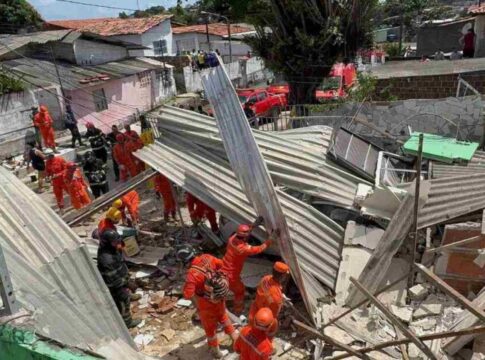 explosao-em-olinda-(pe)-destroi-8-casas-e-deixa-2-mortos-e-9-feridos