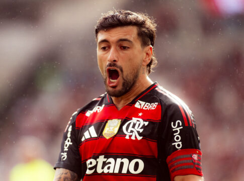 brasileirao:-arrascaeta-iguala-kaio-jorge-na-lideranca-da-artilharia