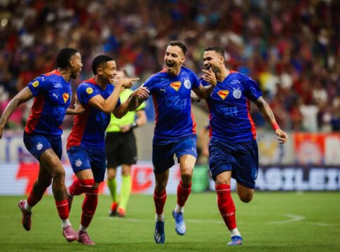 campeonato-brasileiro:-impiedoso,-bahia-goleia-gremio-por-4-x-0