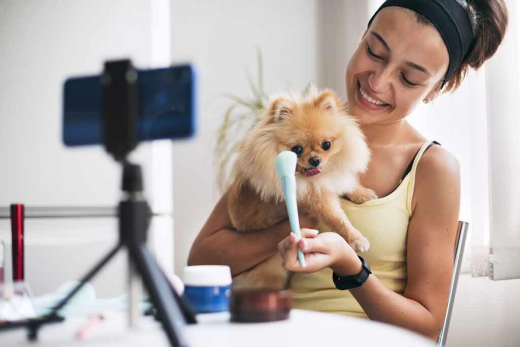 pets-influenciadores-geram-mais-confianca-que-humanos,-diz-estudo