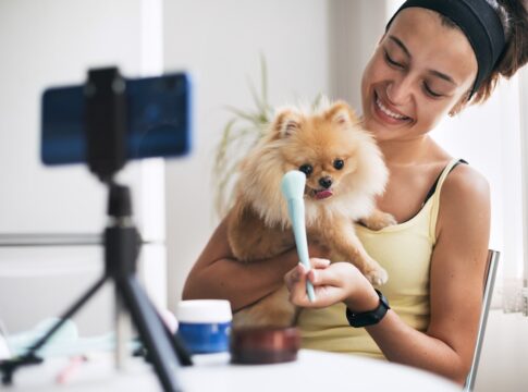 pets-influenciadores-geram-mais-confianca-que-humanos,-diz-estudo