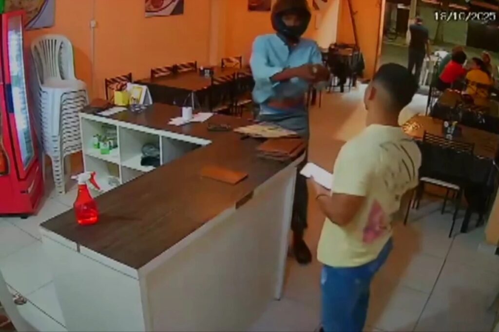 ba:-video-mostra-momento-em-que-suspeito-mata-dono-de-pizzaria-a-tiros