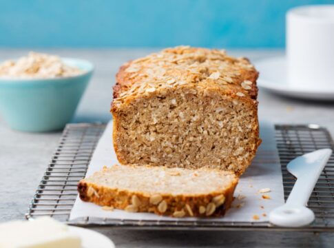 pao-de-aveia-com-maca:-receita-conquista-pela-praticidade-e-sabor