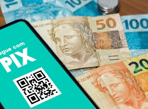 pix-fora-do-ar?-usuarios-relatam-instabilidade-em-dia-de-pane-na-aws