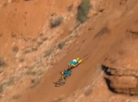 video:-ciclista-cai-de-penhasco-durante-manobra-arriscada-nos-eua