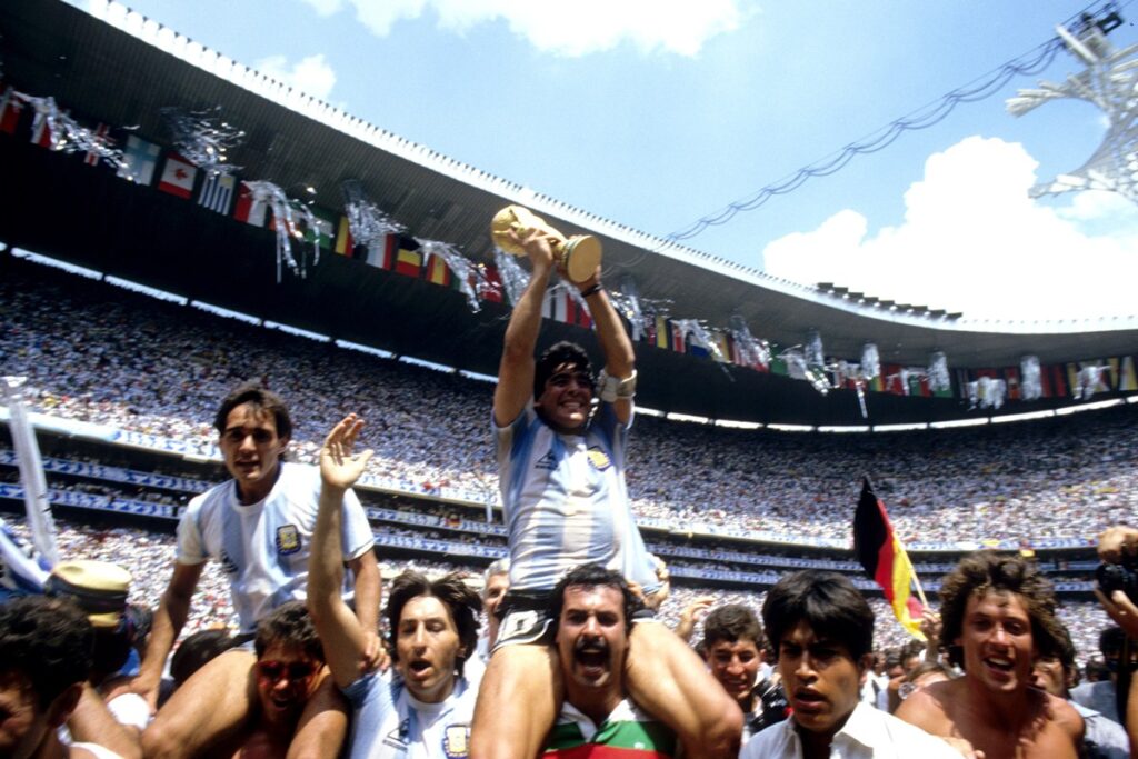 torcedor-que-carregou-maradona-na-copa-de-1986-morre-aos-68-anos