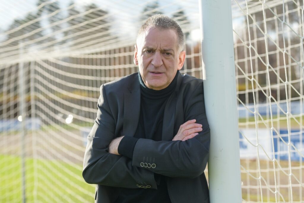 ex-city-revela-ter-perdido-fortuna-e-hoje-depende-de-beneficio-social