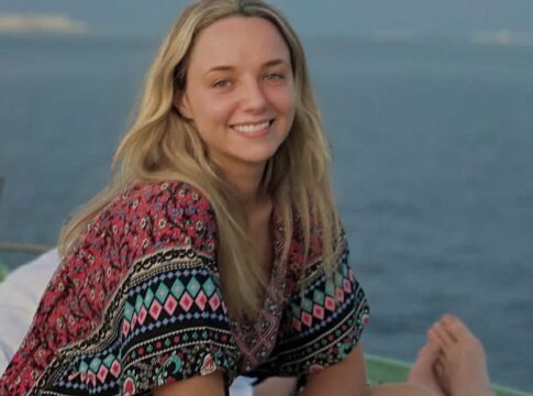 influencer-morre,-aos-29-anos,-apos-complicacao-rara-de-parto-em-casa