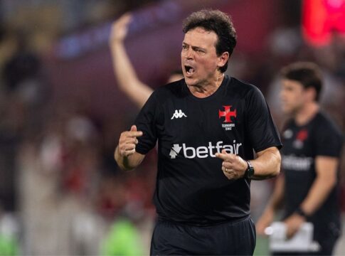 diniz-elogia-atuacao-corajosa-do-vasco-apos-vitoria-e-destaca-barros