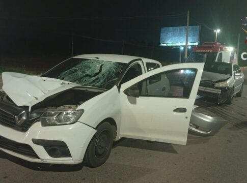 atropelamento-na-epnb-termina-com-pedestre-morto-e-batida-entre-carros