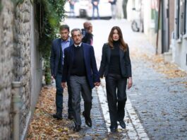 franca:-ex-presidente-nicolas-sarkozy-chega-a-prisao-para-cumprir-pena