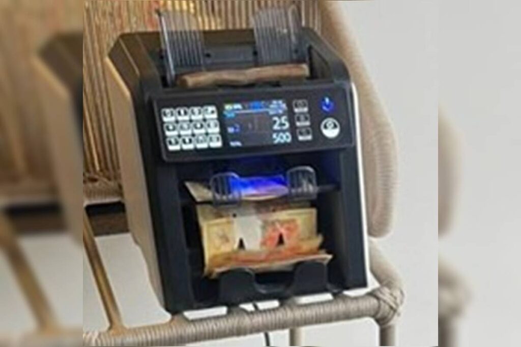 “makeup”:-veja-dinheiro-apreendido-em-casa-de-alvo-da-operacao-no-df