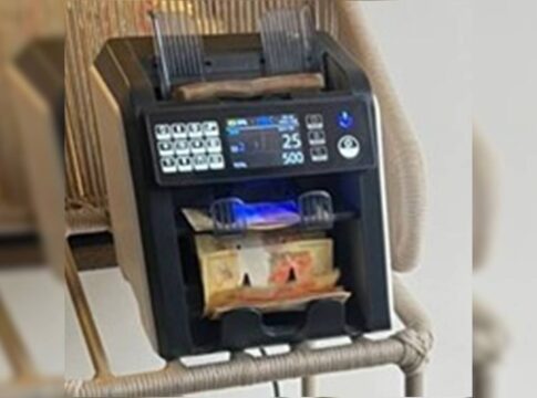 “makeup”:-veja-dinheiro-apreendido-em-casa-de-alvo-da-operacao-no-df