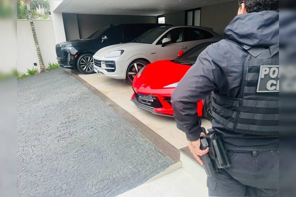 veja-carros-apreendidos-em-operacao-contra-lojas-de-cosmeticos-do-df