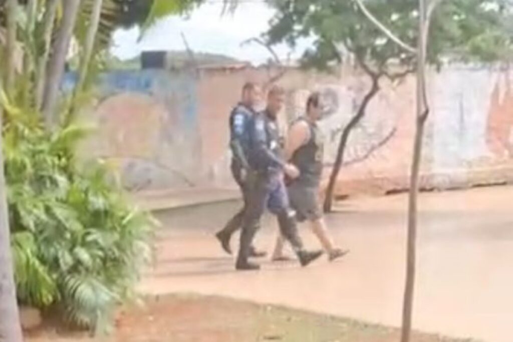 pai-que-agrediu-professor-foi-levado-por-pms;-veja-novos-videos