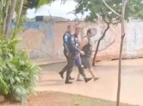 pai-que-agrediu-professor-foi-levado-por-pms;-veja-novos-videos