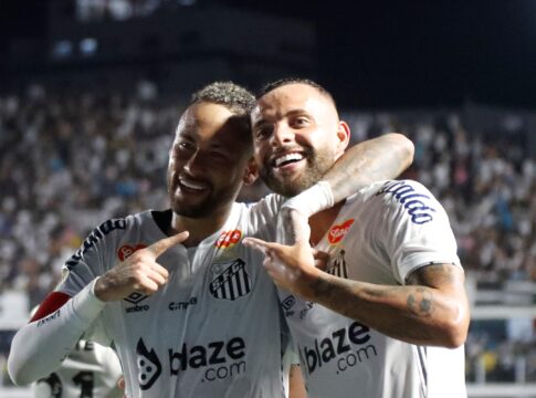 neymar-curte-post-que-critica-colega-do-santos-apos-gol-perdido.-veja neymar-curte-post-que-critica-colega-do-santos-apos-gol-perdido.-veja