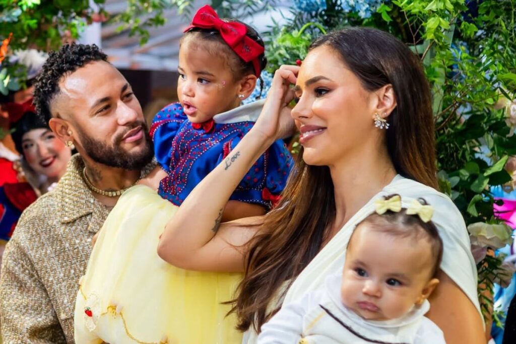 neymar-e-bruna-biancardi-compartilham-banho-com-as-filhas.-veja-foto!