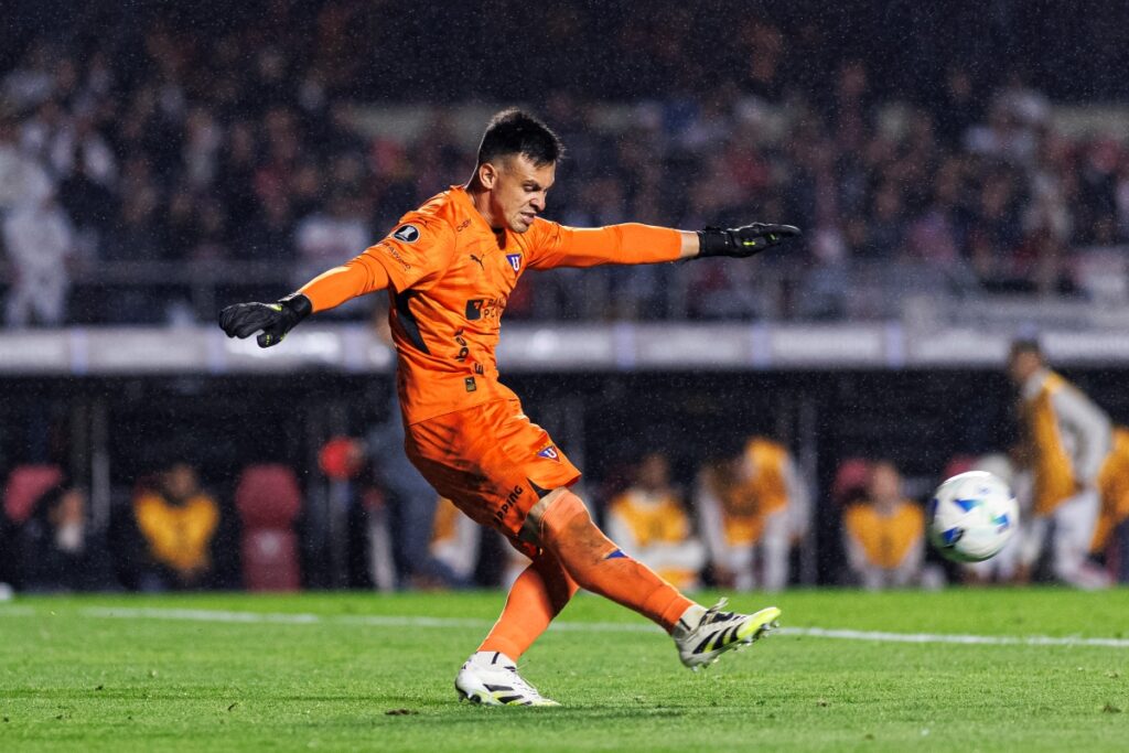 goleiro-titular-da-ldu-se-lesiona-e-desfalca-equipe-contra-o-palmeiras