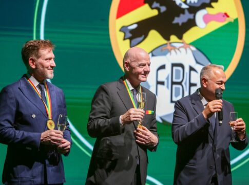 presidente-da-fifa-promete-levar-copa-do-mundo-a-bolivia